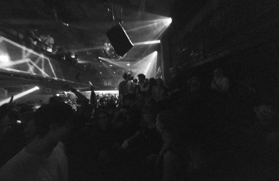 London Crowd 2025